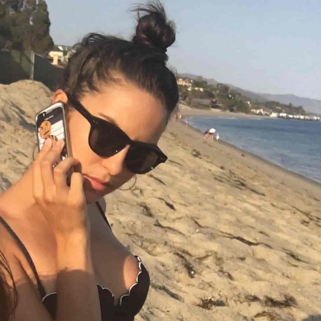 beach Willa Holland